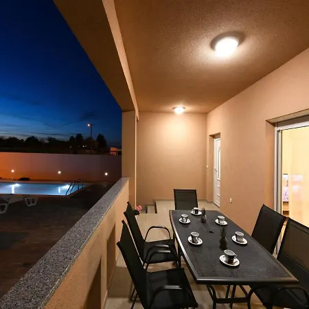 Holiday House With Pool, 6-8 Guests, Zadar 別荘