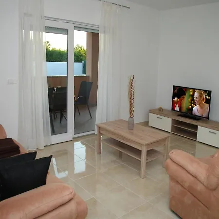 別荘 Holiday House With Pool, 6-8 Guests, Zadar Crno