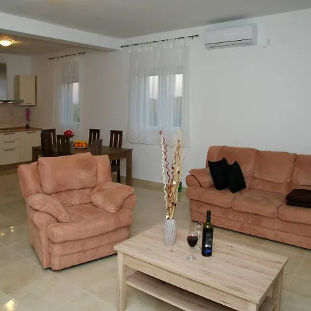 別荘 Holiday House With Pool, 6-8 Guests, Zadar