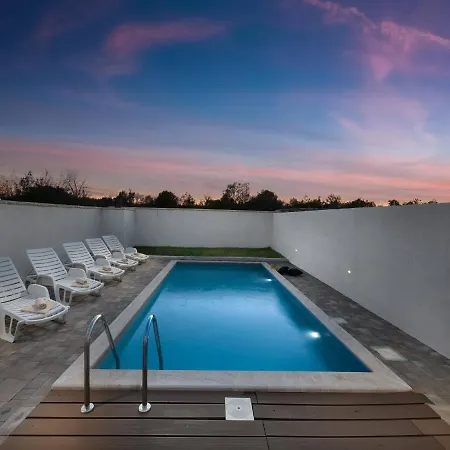 別荘 Holiday House With Pool, 6-8 Guests, Zadar *
