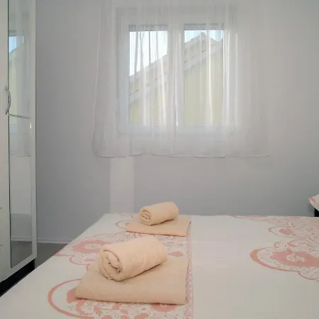 Holiday House With Pool, 6-8 Guests, Zadar *