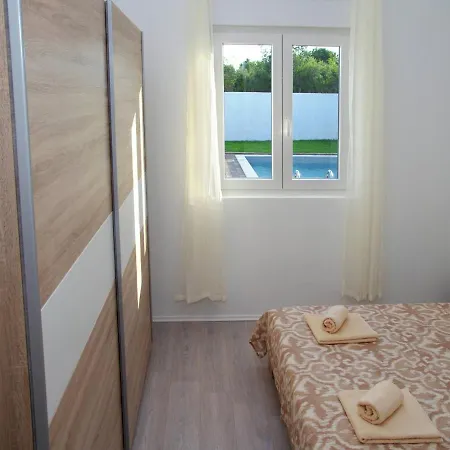 別荘 Holiday House With Pool, 6-8 Guests, Zadar