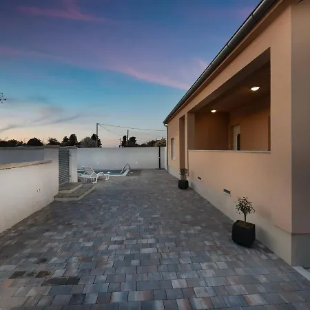 Holiday House With Pool, 6-8 Guests, Zadar 別荘 Crno