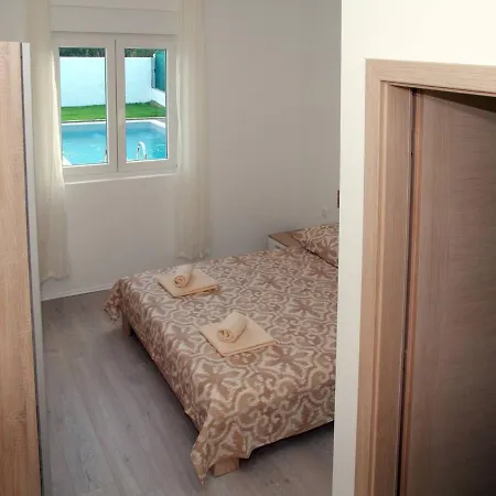 別荘 Holiday House With Pool, 6-8 Guests, Zadar Crno